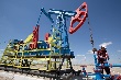 Giá dầu giảm mạnh phiên đầu tuần